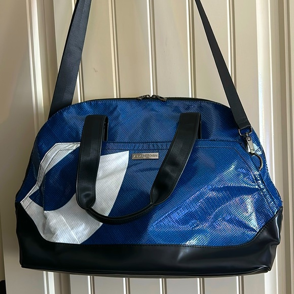 Rareform Maya Crossbody in blue & white - Picture 1 of 6